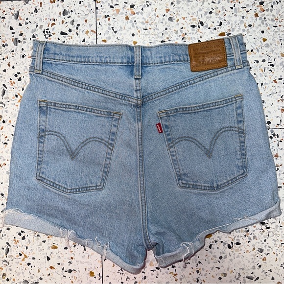 Levi’s Ribcage Shorts - Picture 1 of 4